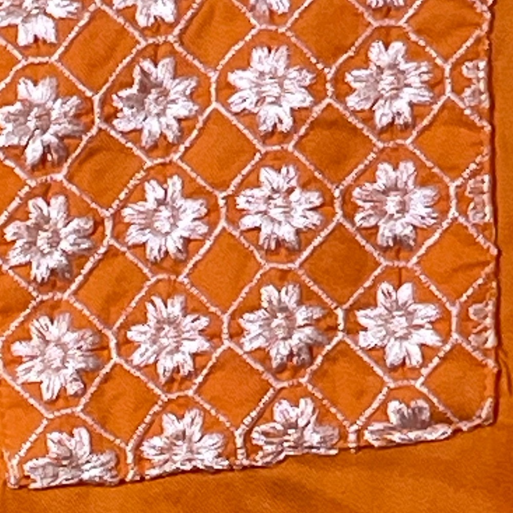 Crown & Ivy Women’s XXL sleeveless Blouse top Orange W/white embroidered flowers - Picture 5 of 9